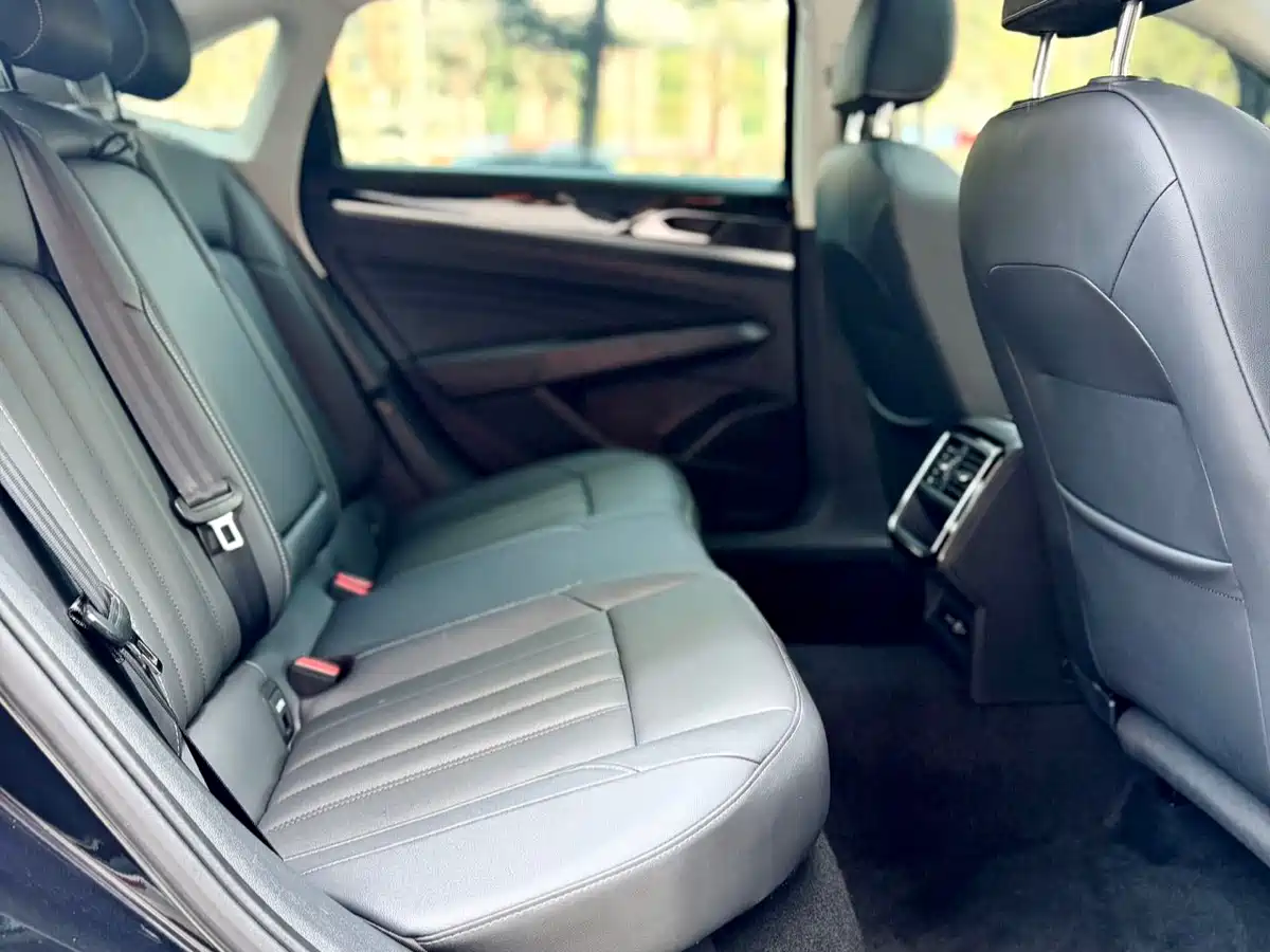 Volkswagen Passat 2022 280TSI Business Edition фото 12