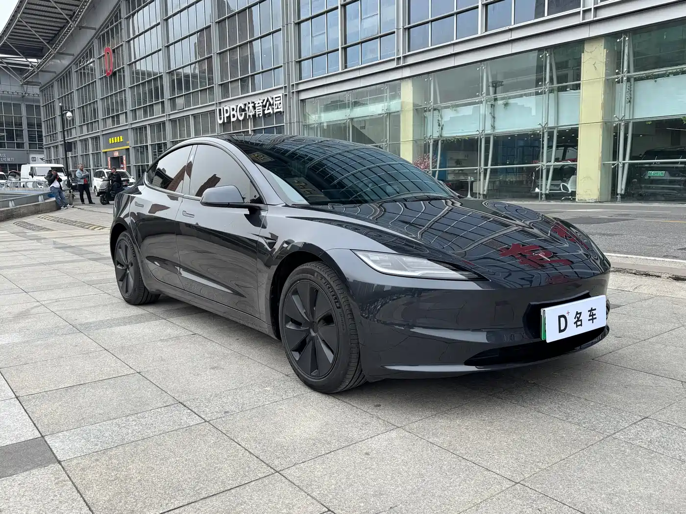 TESLA MODEL 3