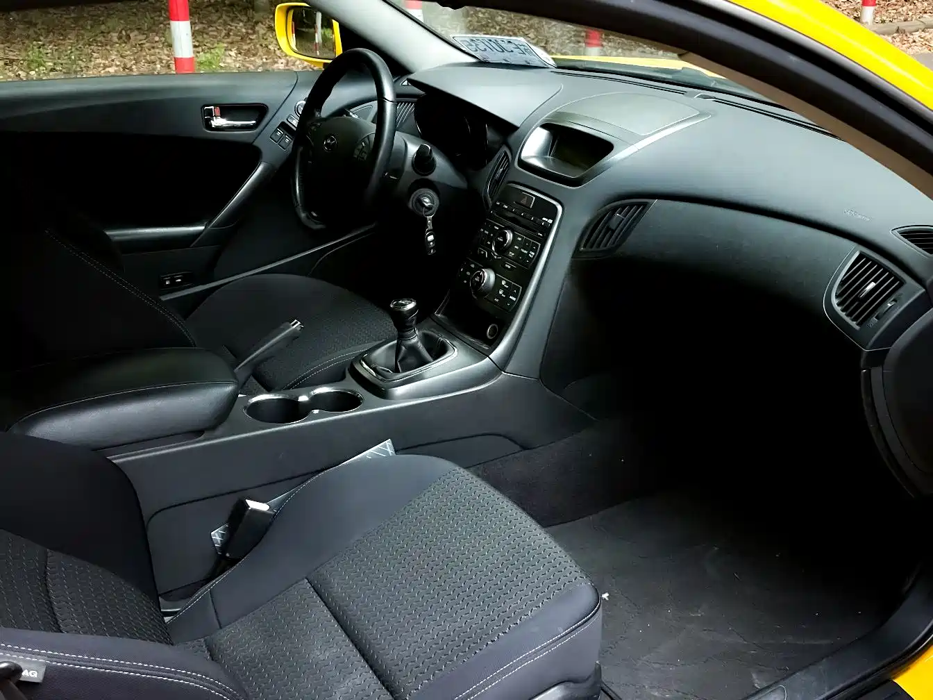 Hyundai Genesis Coupe 2009 2.0T Manual Cool Edition фото 9