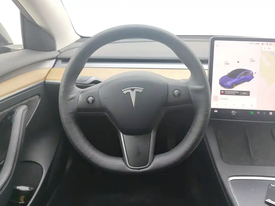 Фото 15 - Tesla Model 3