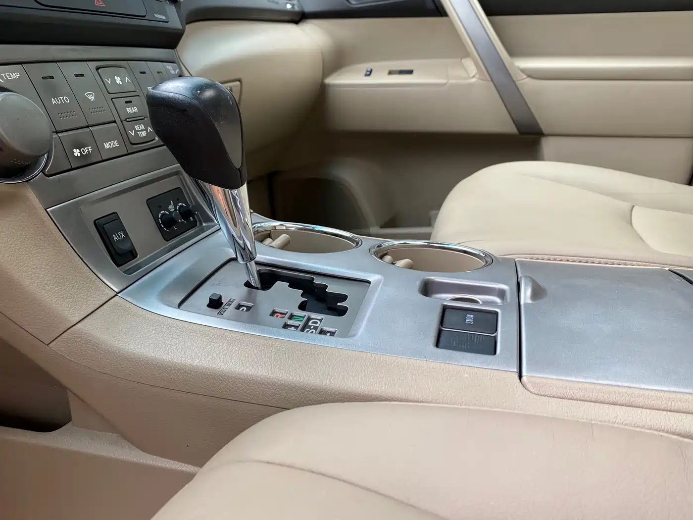 Toyota Highlander 2009 2.7L 2WD 7-seater Luxury Edition фото 12