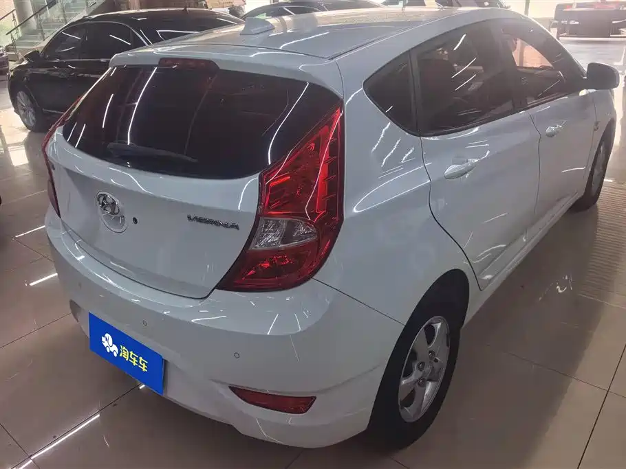 Hyundai Reina 2014 Model 1.4L Automatic GLX фото 3