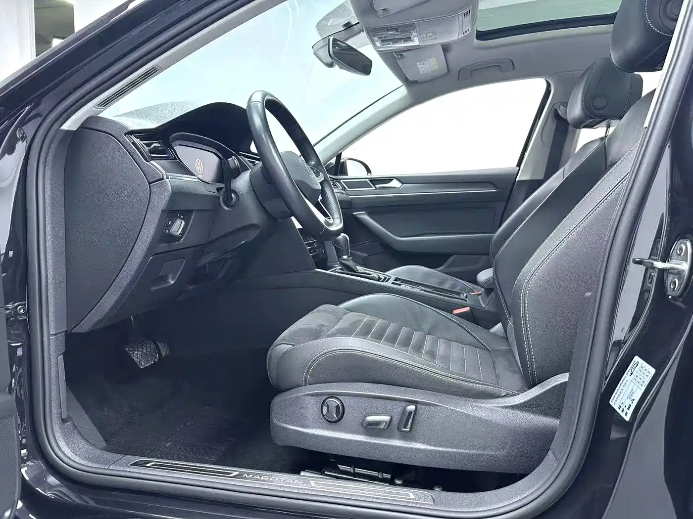 Volkswagen Magotan 2020 330TSI DSG Luxury фото 4