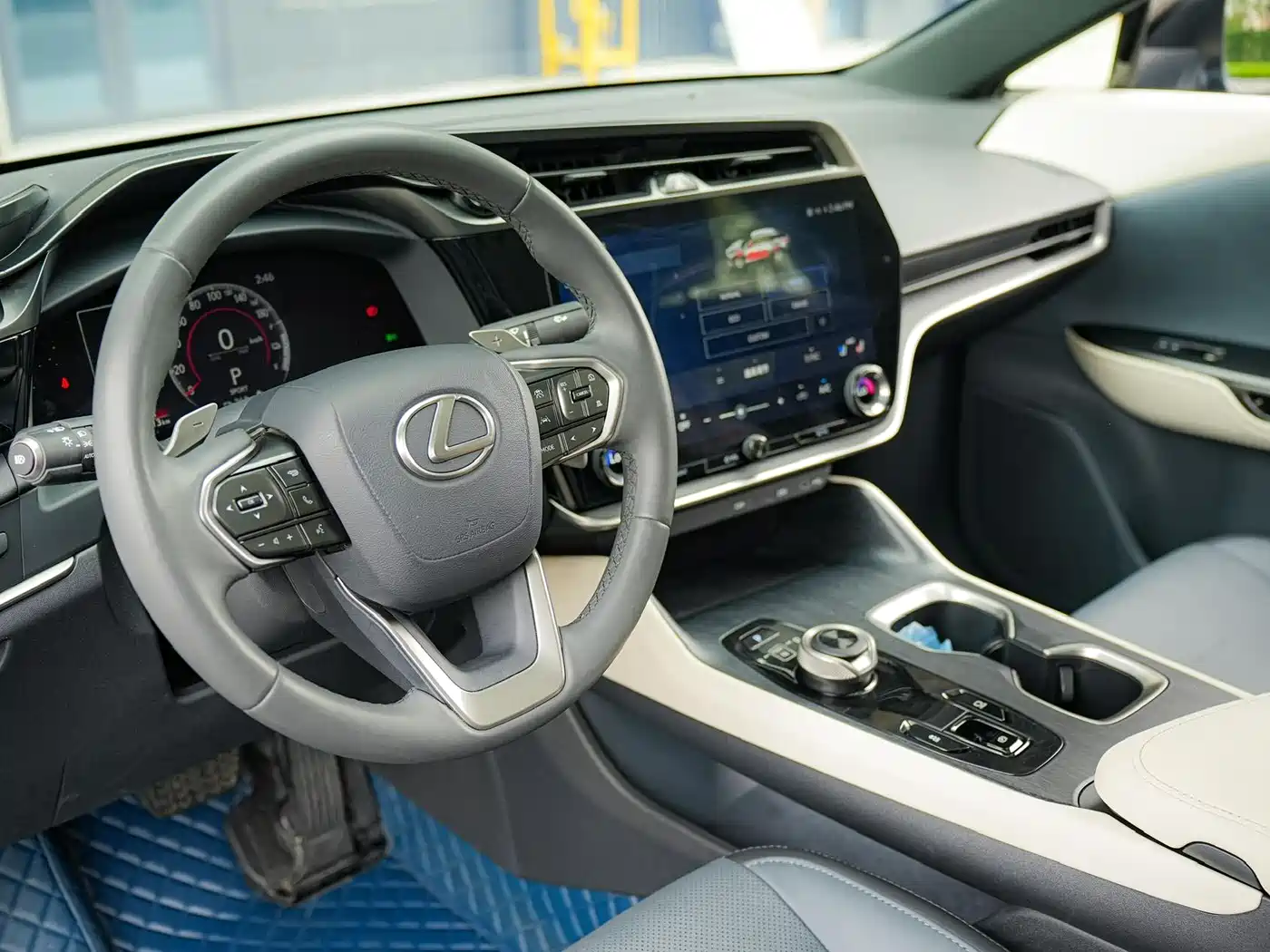 Lexus RZ 2023 450e 4WD Deluxe фото 9
