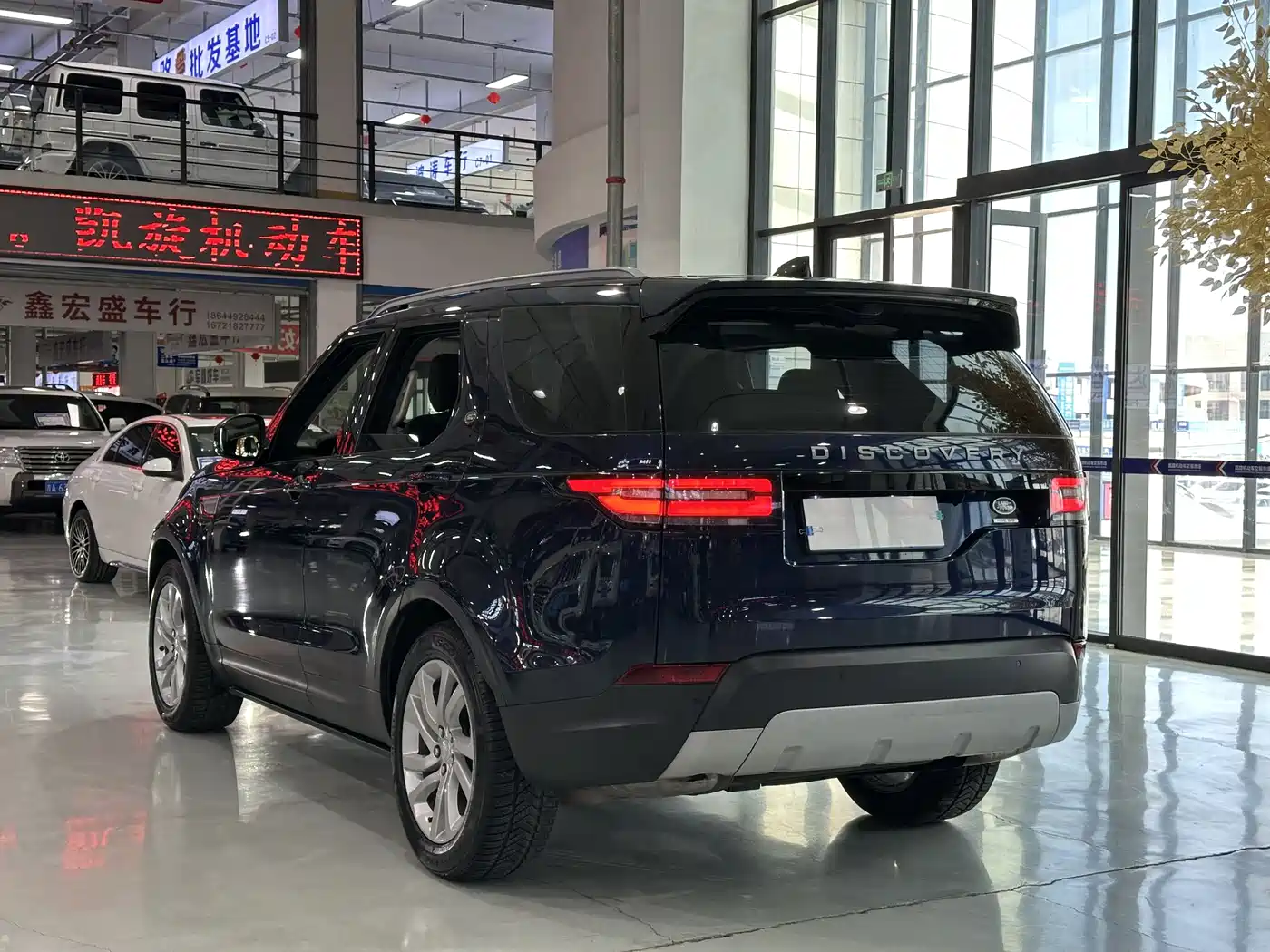 Land Rover Discovery 2017 3.0 SC V6 HSE фото 12