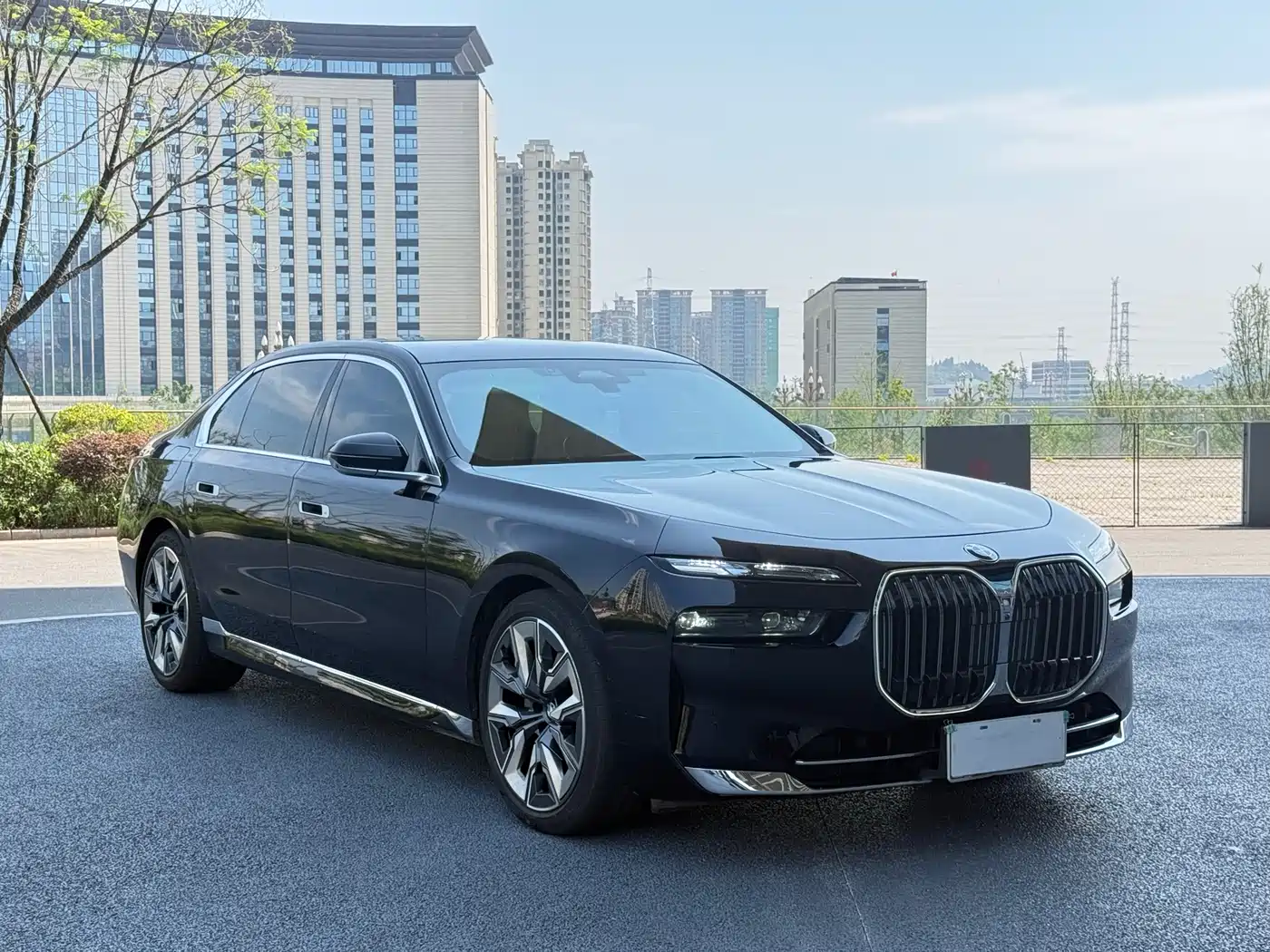 BMW 7 Series 2023 Model 740Li Leading Luxury Package фото 3