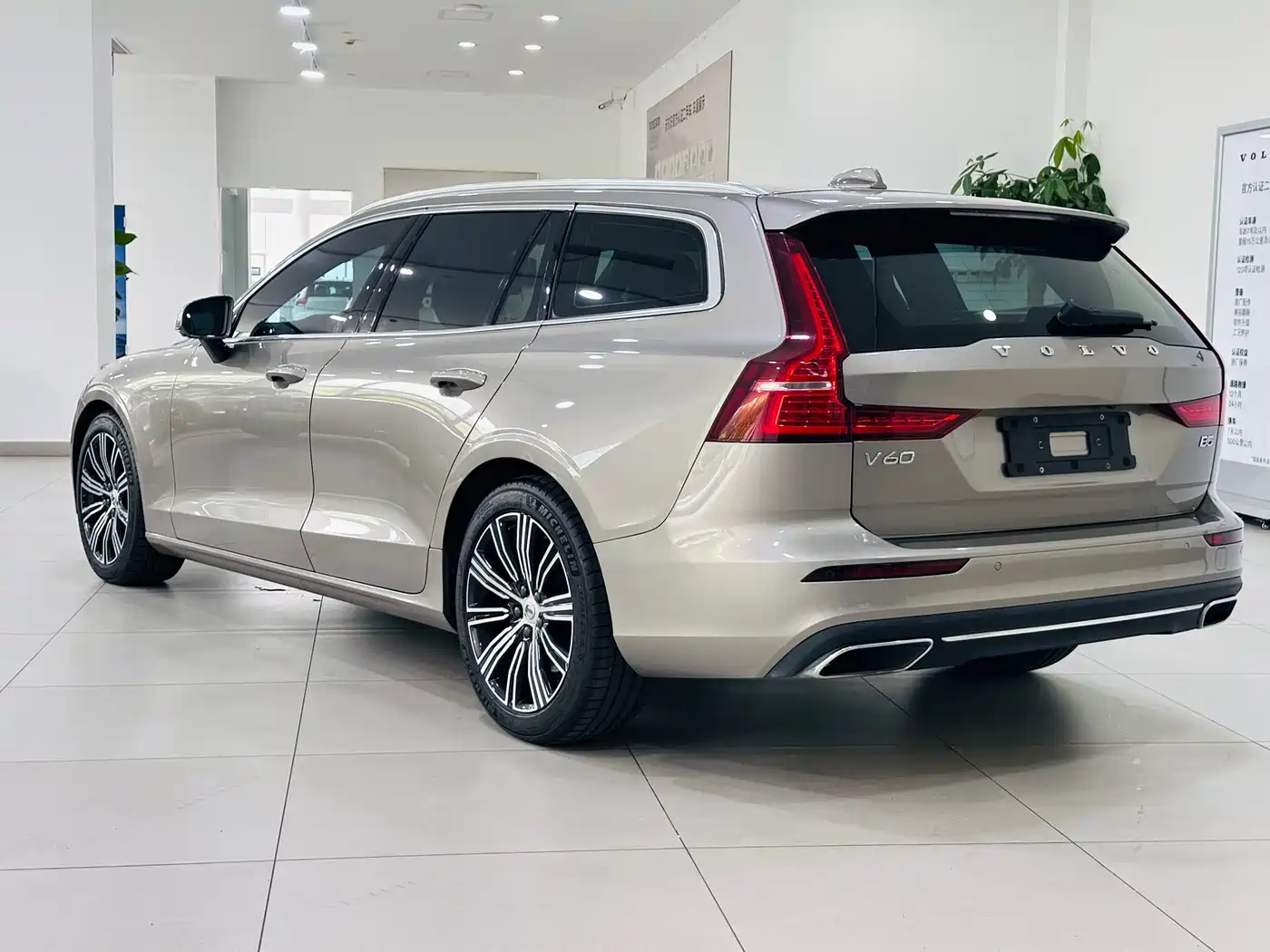 Volvo V60 2021 B5 Zhiyuan Luxury Edition фото 7