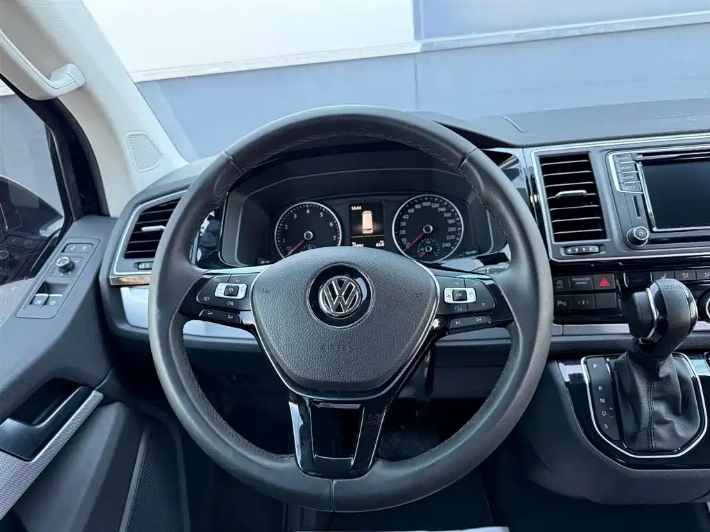 Volkswagen Multivan 2016 2.0TSI 4WD Prestige 7-Seater фото 32