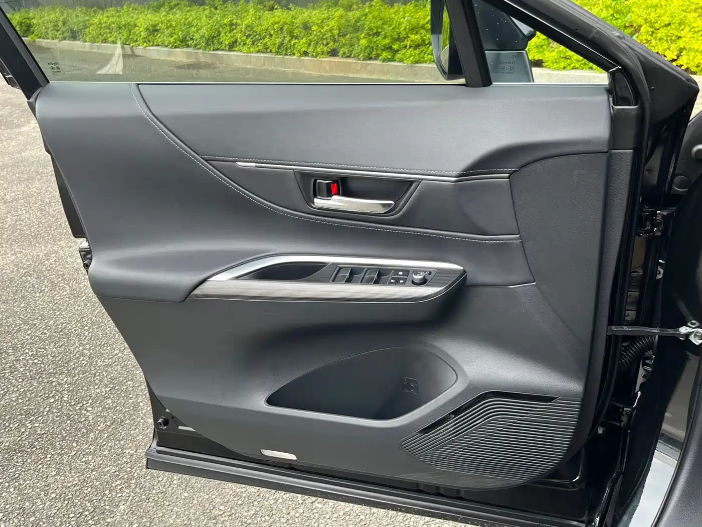 Toyota Lingfang HARRIER 2023 Hybrid 2.5L CVT 2WD Luxury Edition фото 21