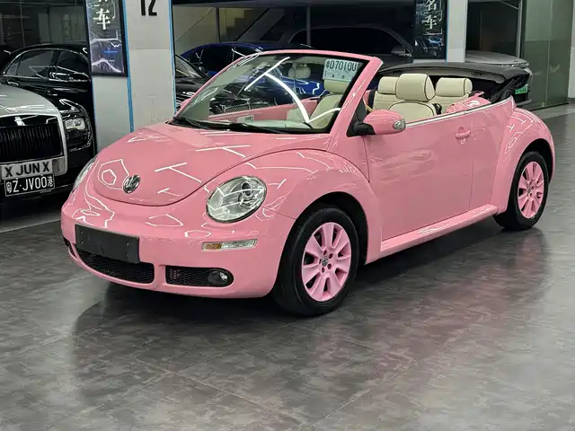 Volkswagen Beetle 2010 Model 2.0 BlackOrange Convertible Luxury Edition