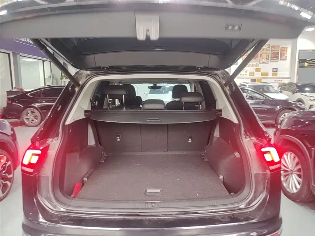 Volkswagen Tiguan L 2021 330TSI Automatic 2WD R-Line Premium фото 19