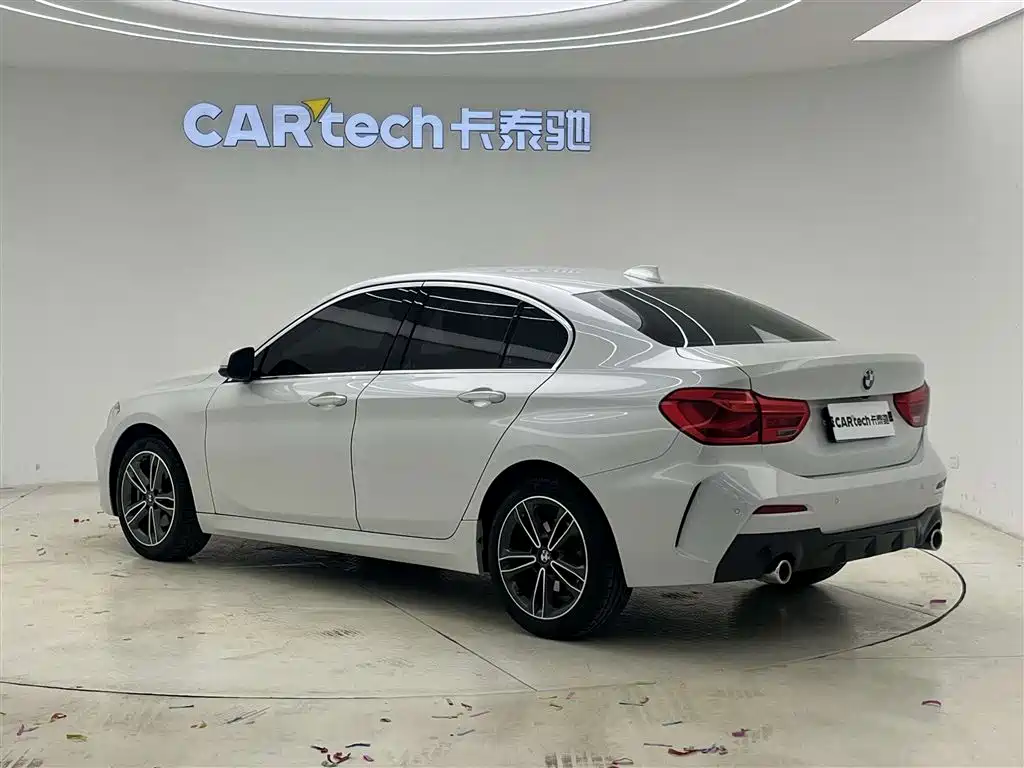 BMW 1 Series 2023 120i M Sport фото 4