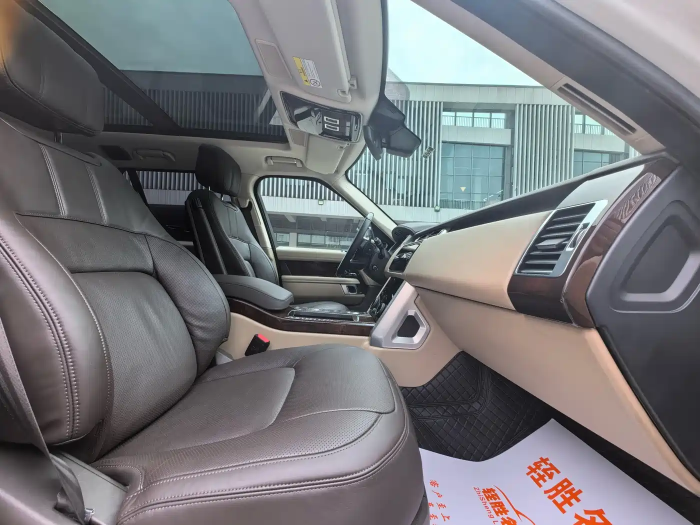 Land Rover Range Rover 2021 3.0 L6 Heritage Edition фото 9
