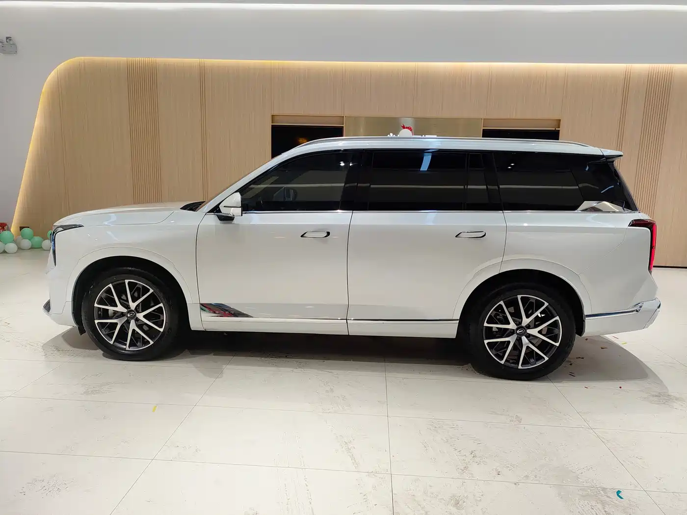 GAC Trumpchi Trumpchi GS8 2022 Dual Engine Series 2.0TM 2WD Premium Edition (7-Seater) фото 4