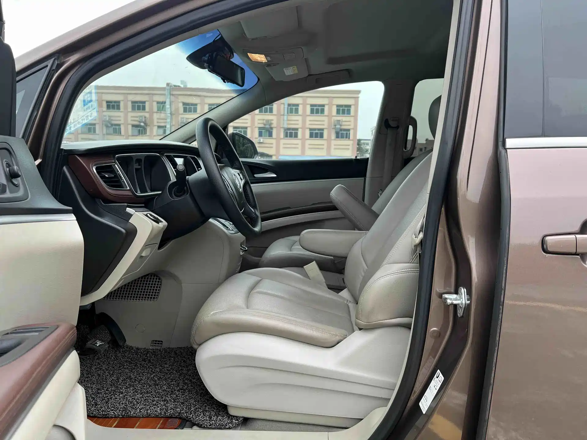 Фото 10 - Buick GL8