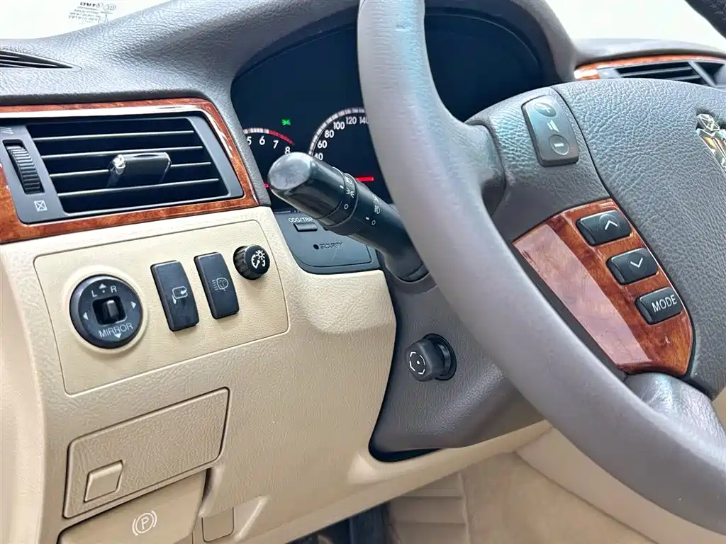 Toyota Crown 2009 2.5L Royal Special Enhanced Edition фото 15