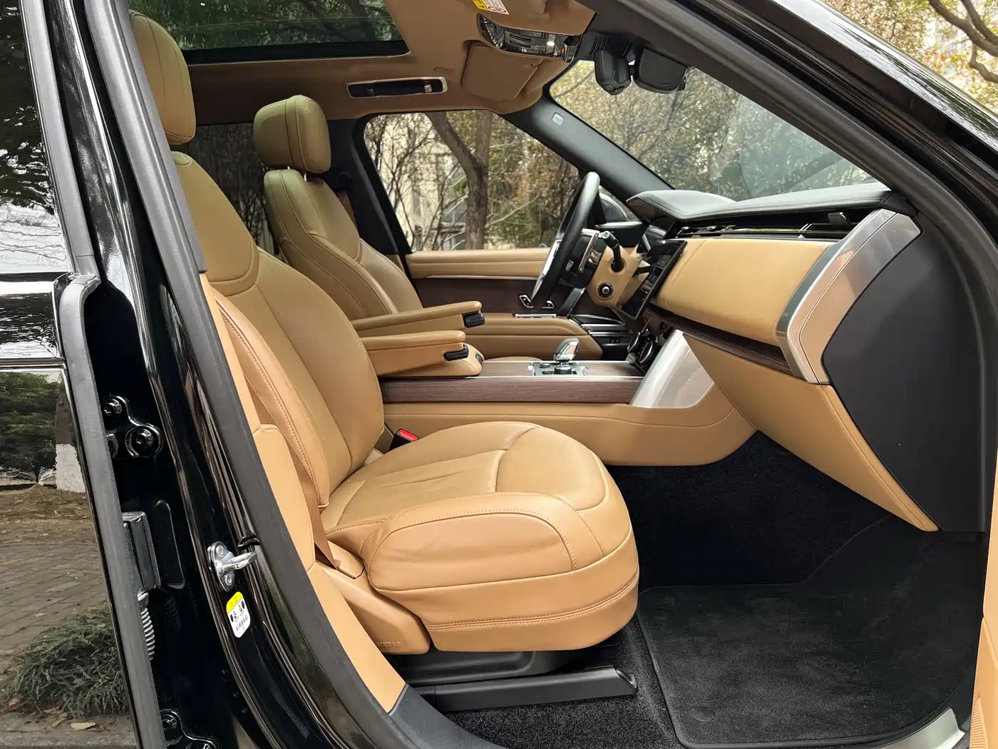 Land Rover Range Rover 2023 3.0 L6 360PS Golden Age Edition фото 11