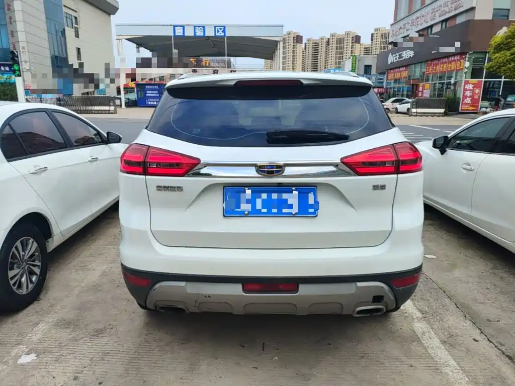 Фото 6 - Geely Atlas