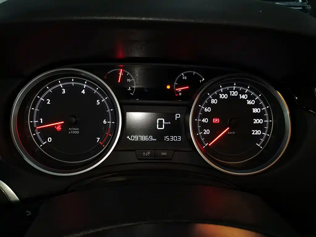 Peugeot 408 2015 Model 1.2T Automatic Luxury Edition фото 8