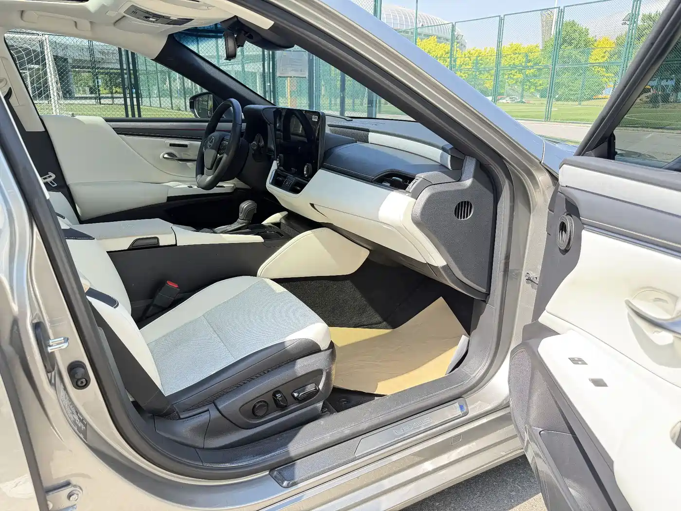 Lexus ES 2025 200 Ultimate Edition фото 13