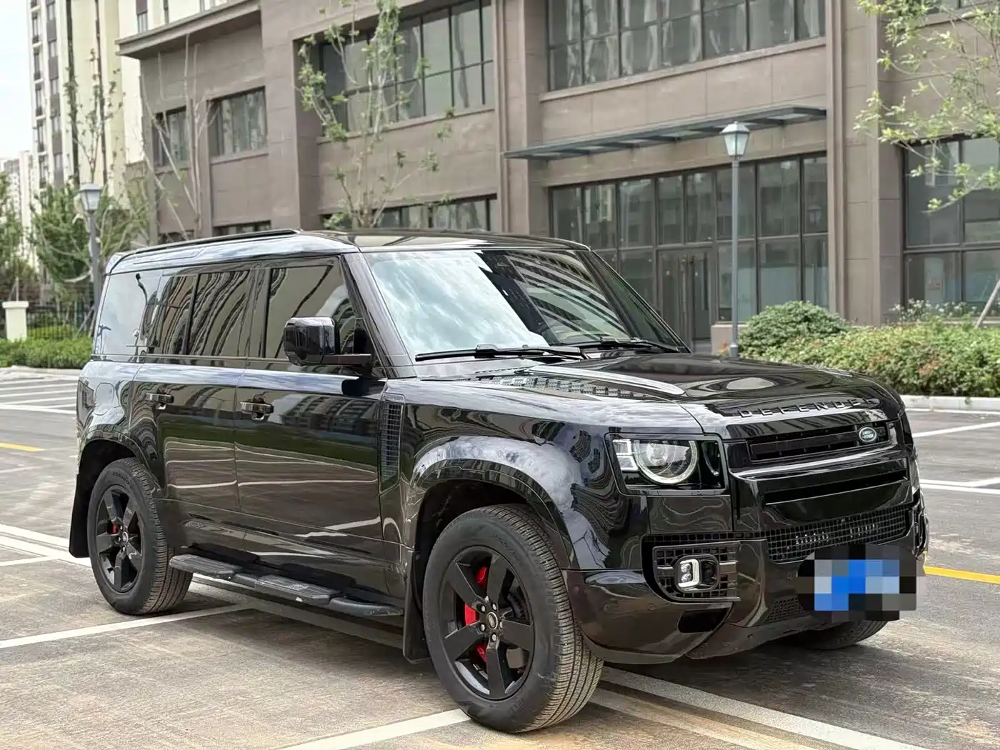 Land Rover Defender 2023 Model 110 3.0T P400 Dark Special Edition фото 3