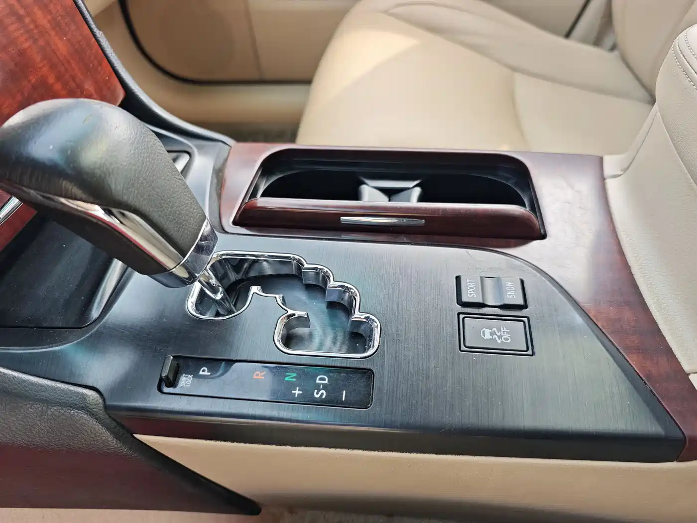Toyota Crown 2010 3.0L Royal Saloon фото 15