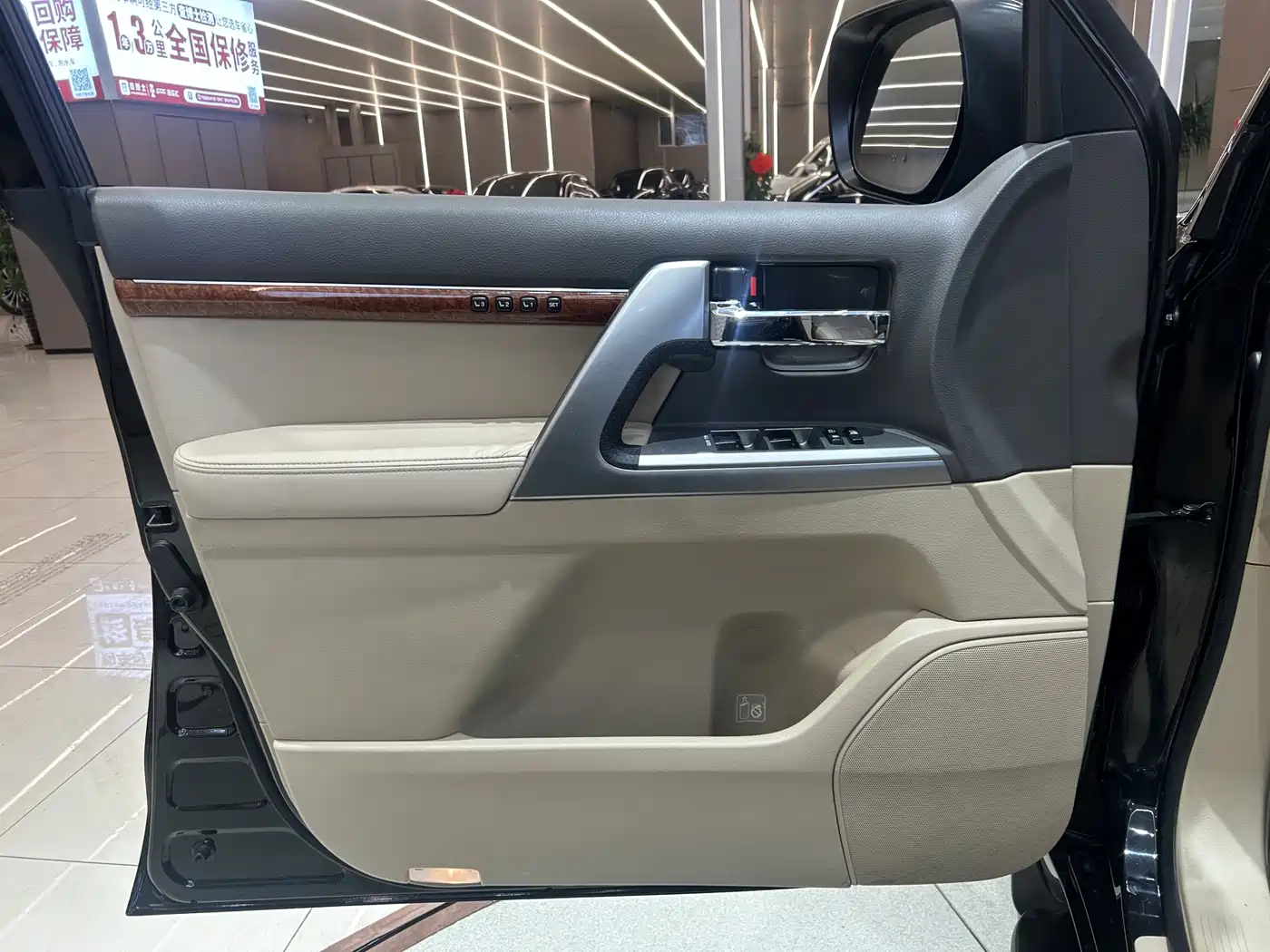 Toyota Land Cruiser 2012 4.6L Automatic VX-R фото 8