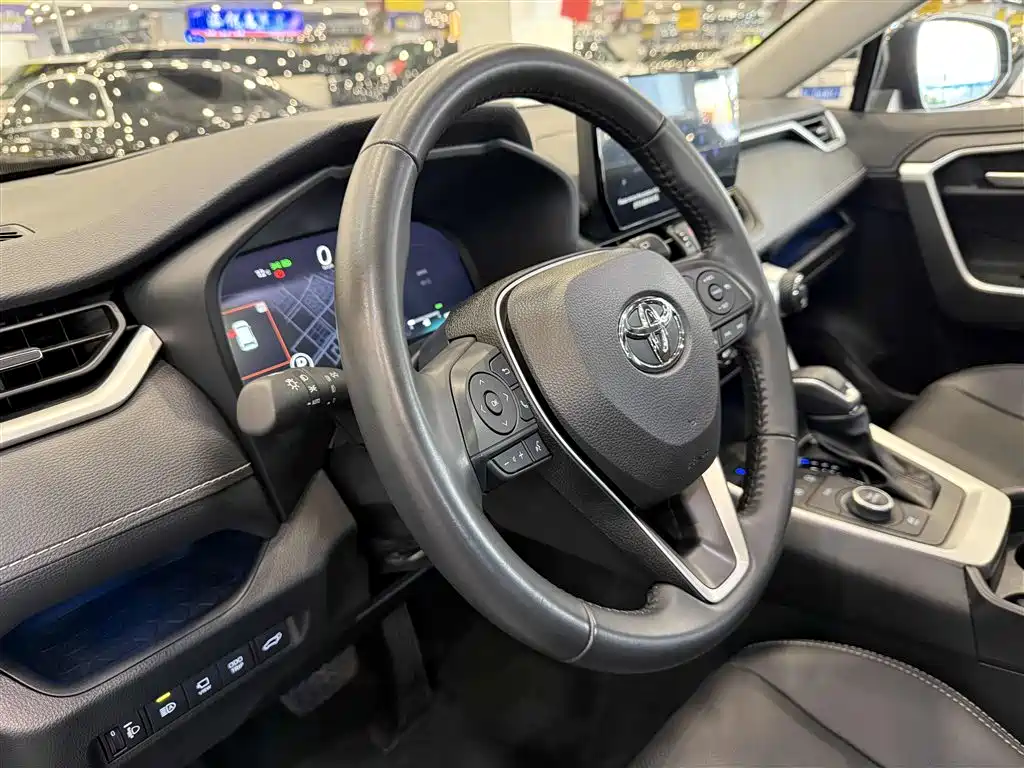 Toyota Wildlander 2023 Hybrid 2.5L E-CVT AWD Premium Edition фото 18