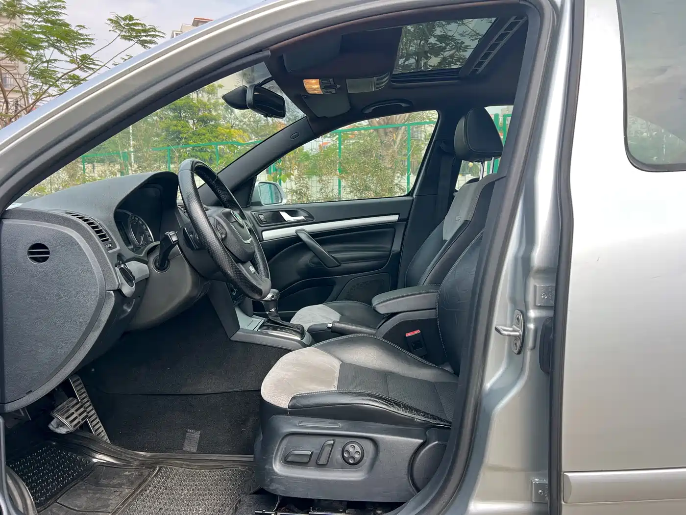Škoda Octavia 2010 2.0TSI RS фото 5