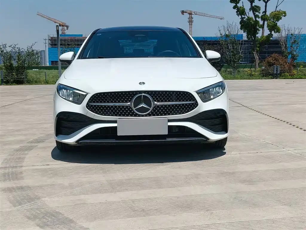 Mercedes-Benz A-Class 2024 A 200 L Fashion Edition фото 2