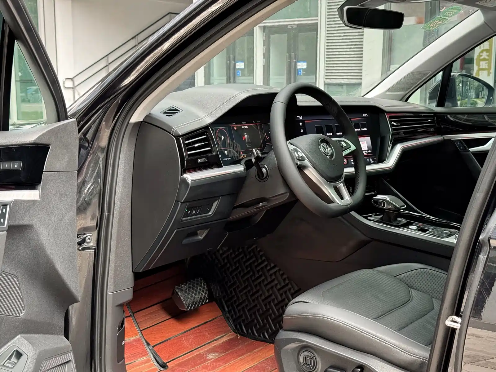 Фото 4 - Volkswagen Touareg