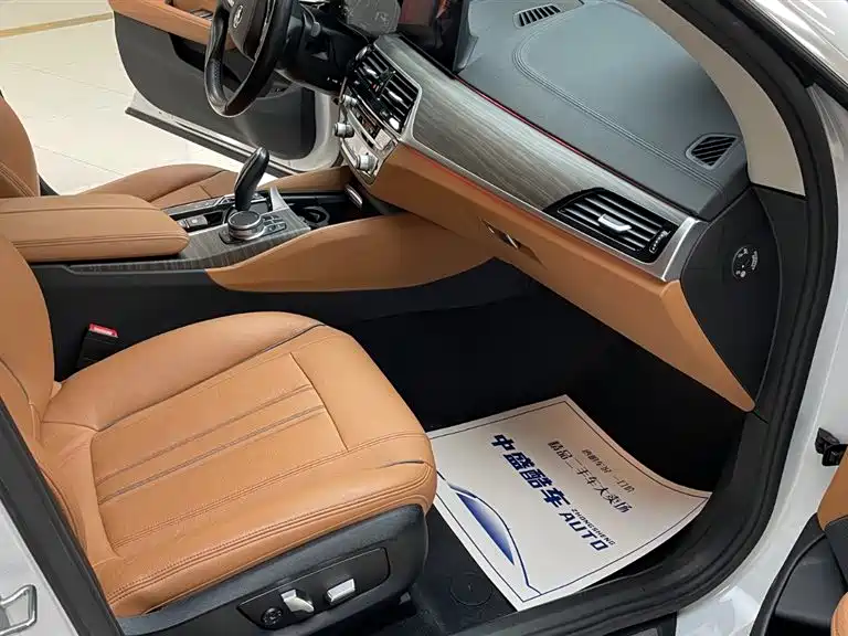 BMW 6 Series GT 2018 630i Luxury Design Package фото 19