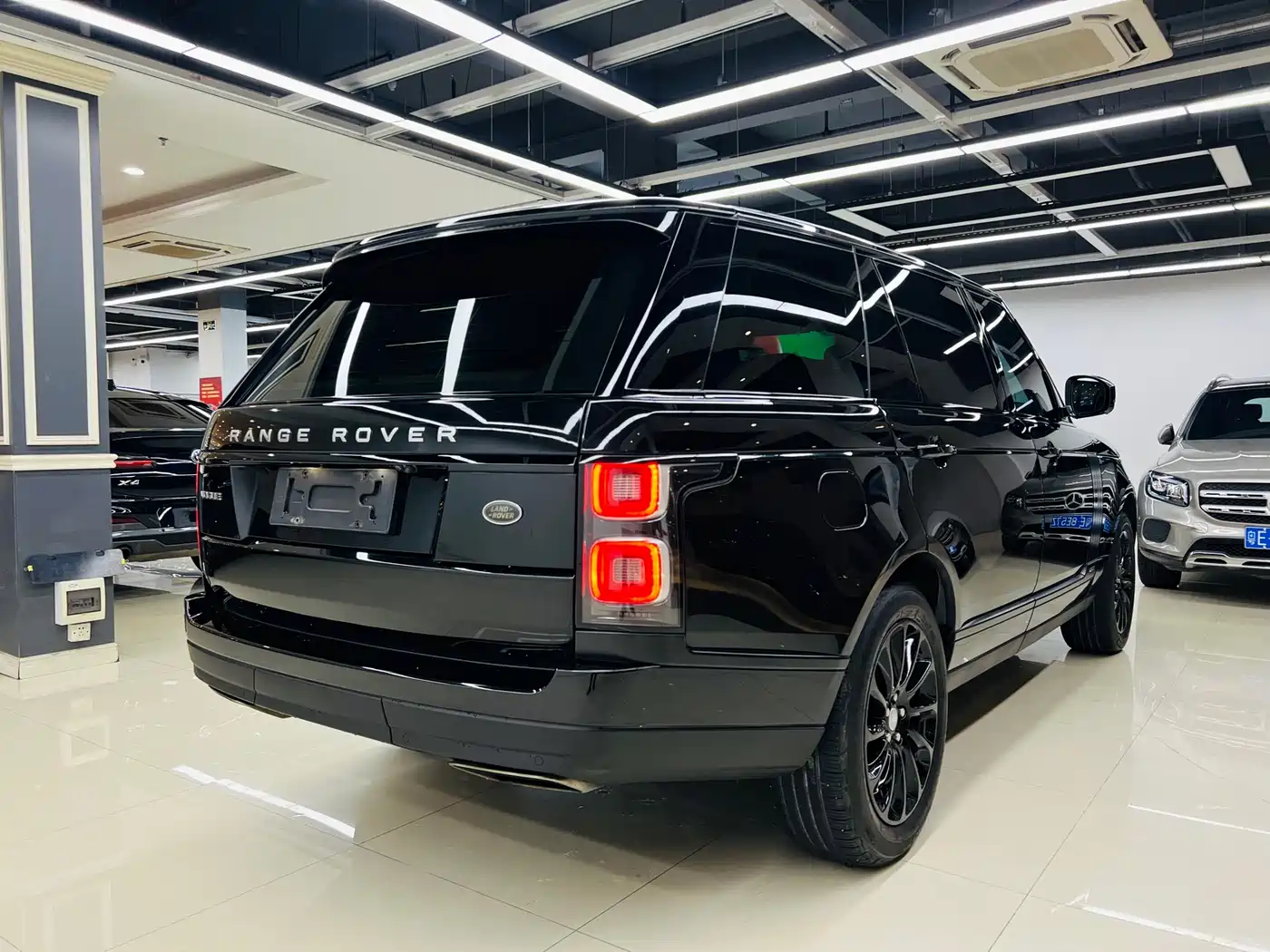 Land Rover Range Rover 2018 3.0 SC V6 Vogue Heritage Extended Edition фото 21