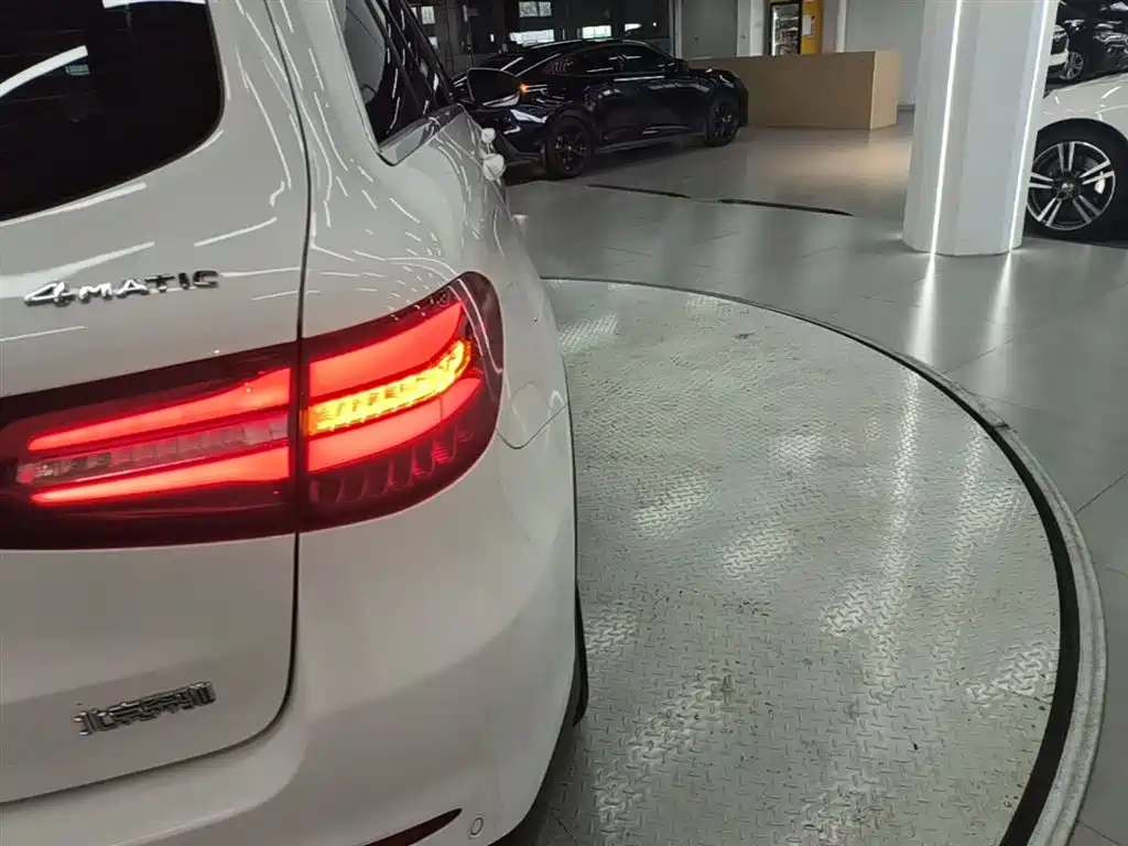 Mercedes-Benz GLC 2017 GLC 260 4MATIC Luxury фото 8