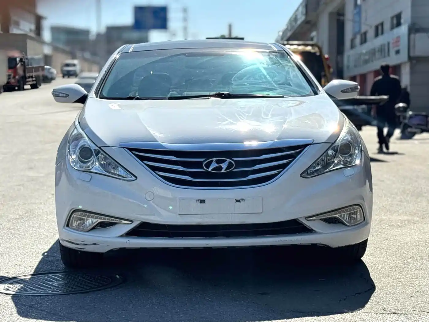 Hyundai Sonata 2013 2.4L Automatic Luxury Edition (China IV) фото 2