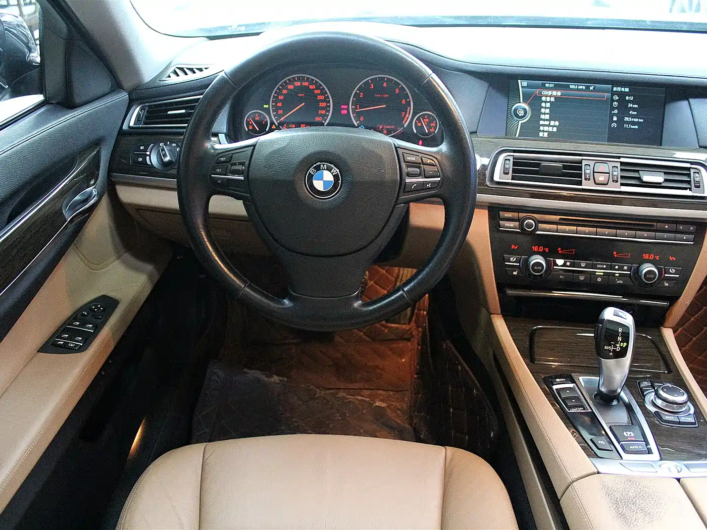 BMW 7 Series 2009 730Li Leading фото 8