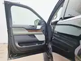 Фото 12 - Lincoln Navigator