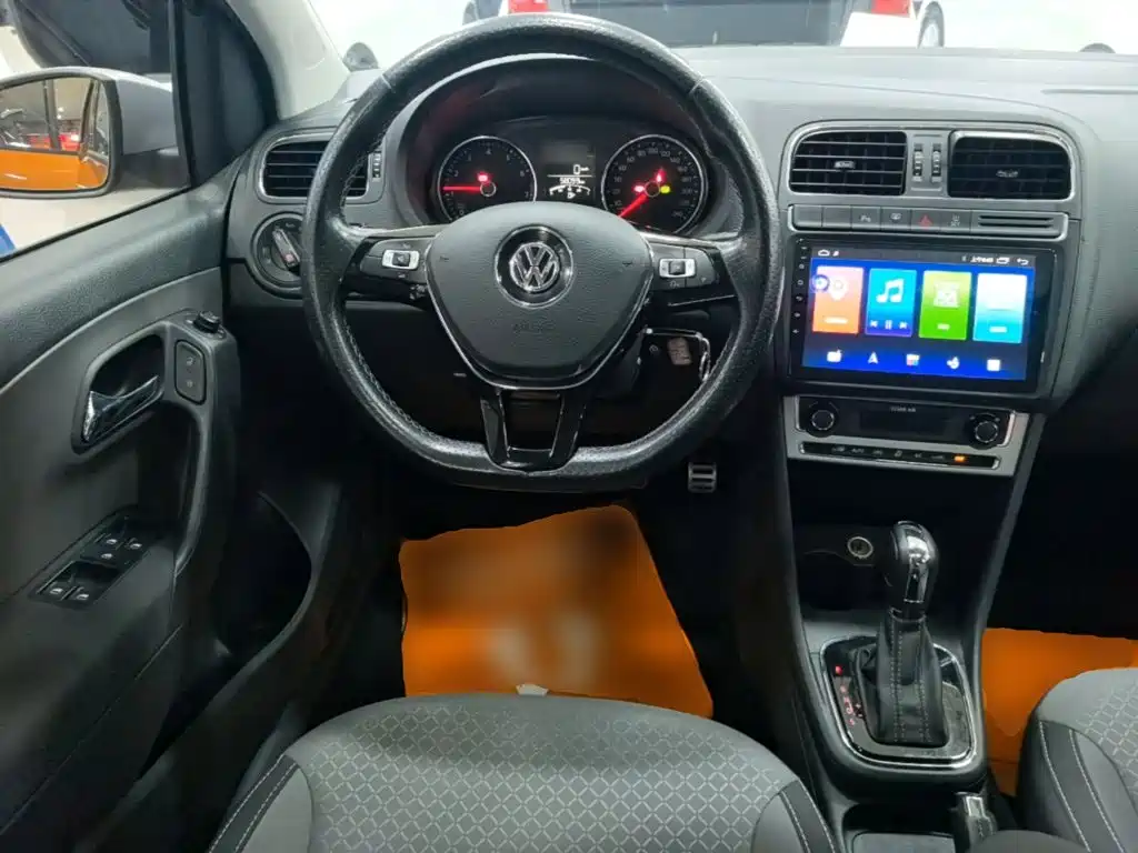 Volkswagen Polo 2016 2016 1.6L Cross Polo Automatic