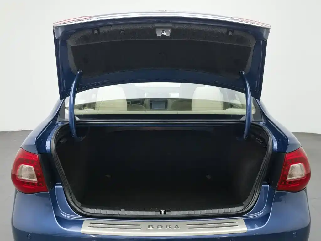 Volkswagen Bora 2011 2011 1.6L Automatic Fashion