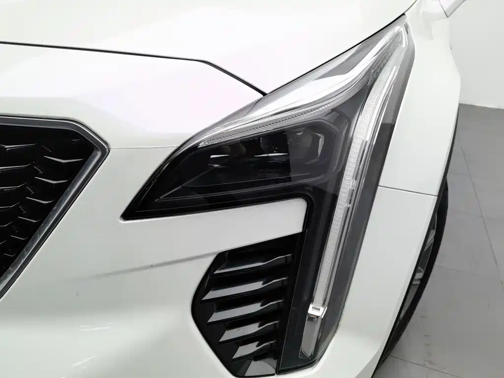 Cadillac XT4 2019 2018 28T 4WD Leading Sport Edition