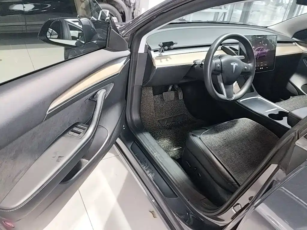 Фото 12 - Tesla Model 3