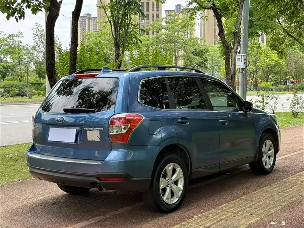 Subaru Forester 2013 2.5i Automatic Luxury Edition фото 6