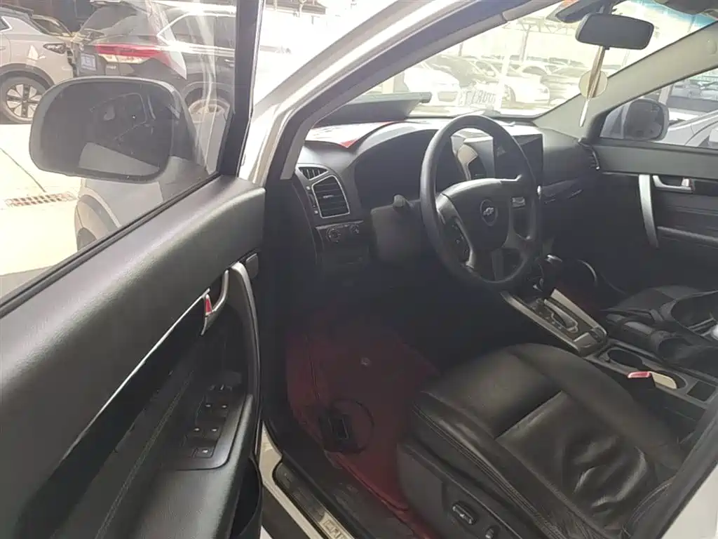 Chevrolet Captiva 2014 2.4L 2WD Urban 7-seater фото 16