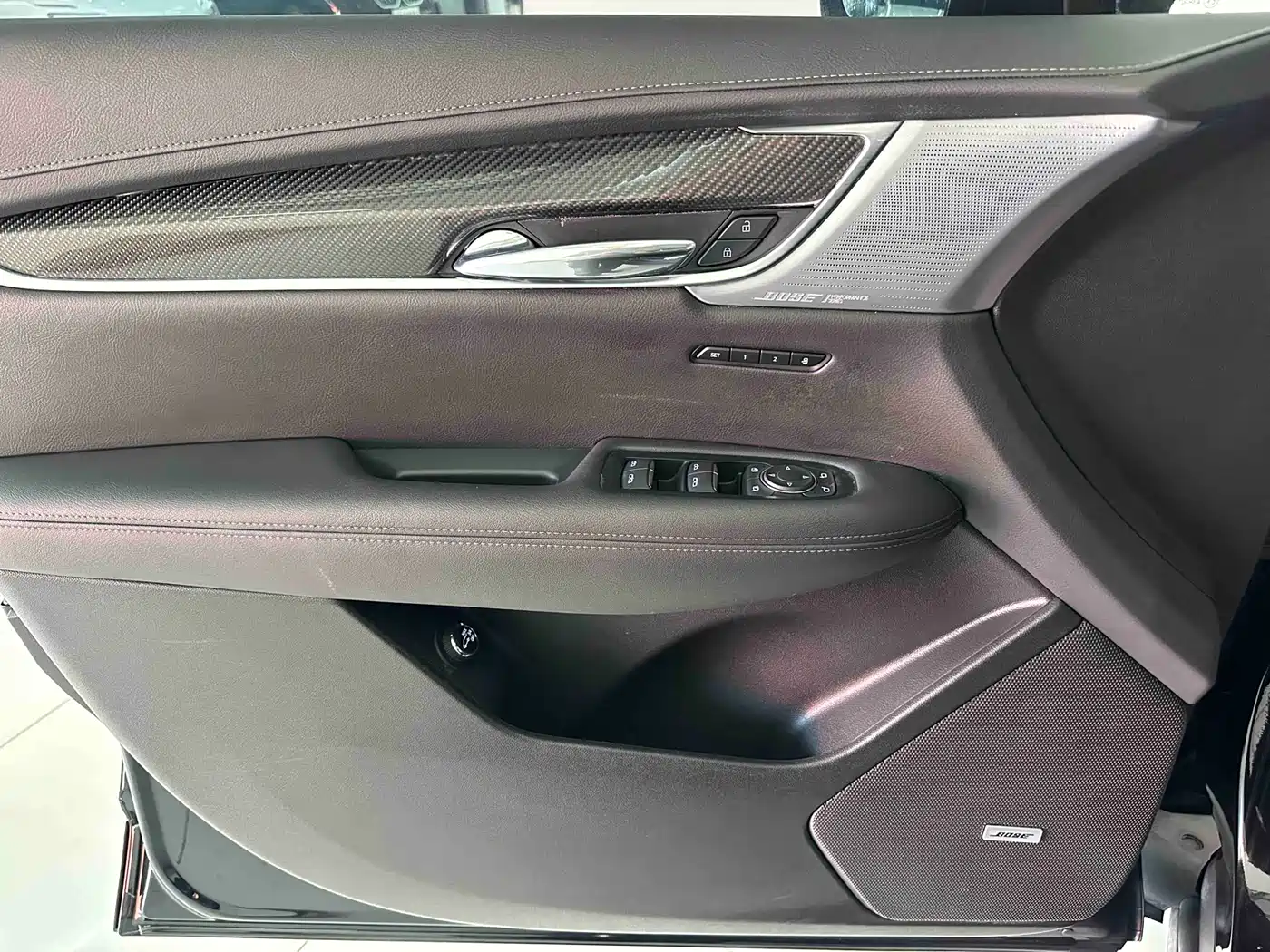 Cadillac XT6 2025 2.0T 6-Seater AWD Executive Black Label Edition фото 9