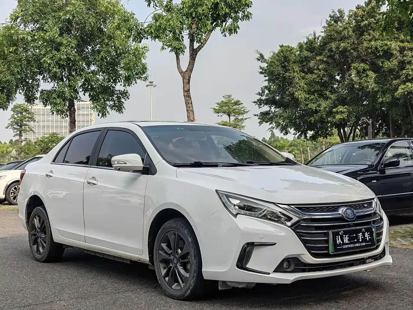 BYD Qin New Energy 2017 1.5T Premium Model фото 3