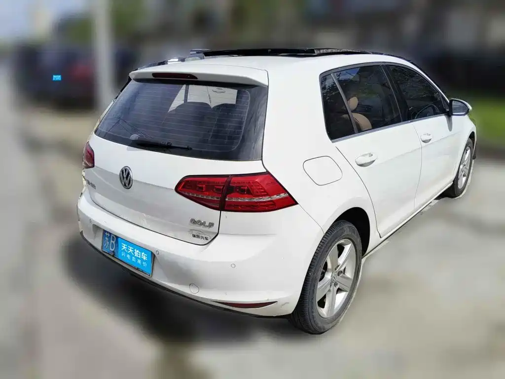 Фото 2 - Volkswagen Golf
