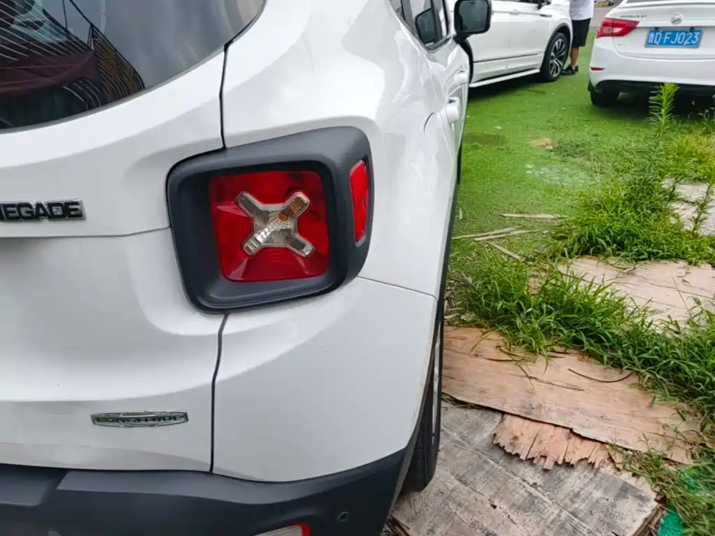 Jeep Renegade 2018 2018 Connected Large Screen Edition 180T Automatic High Energy