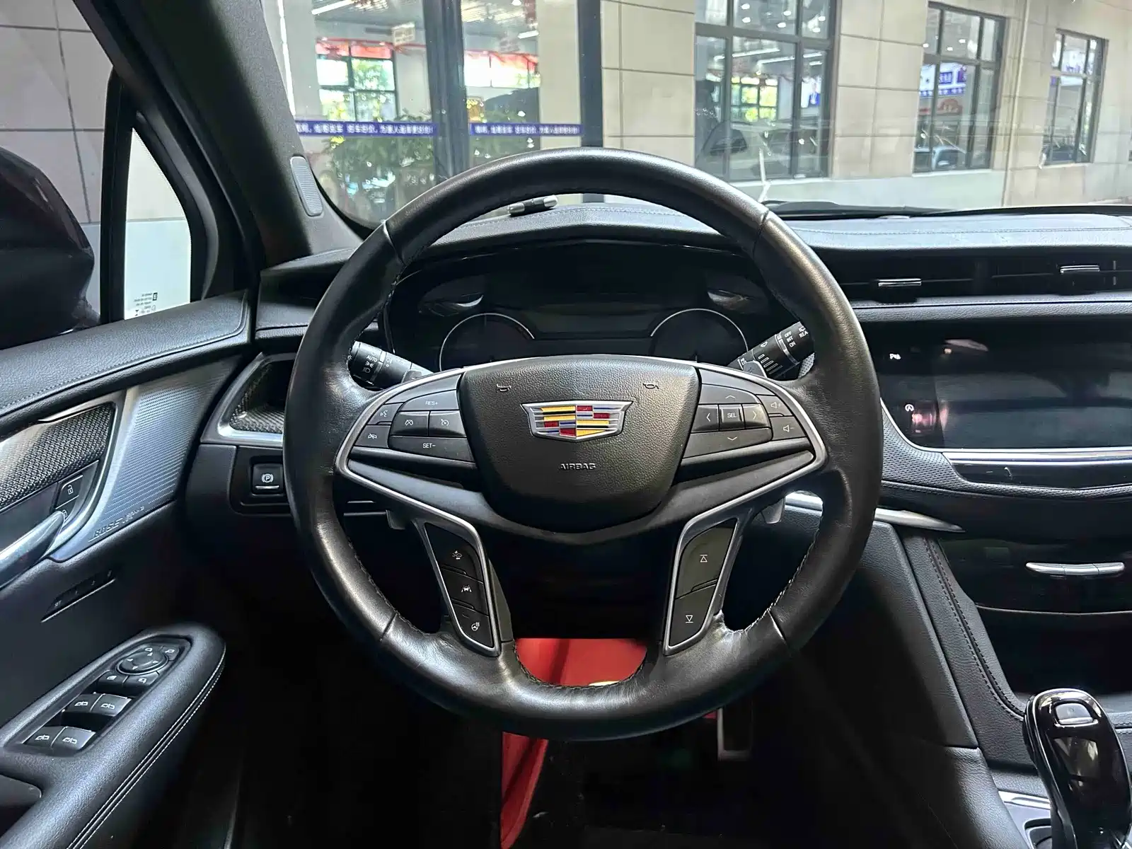Photo 9 - Cadillac XT5