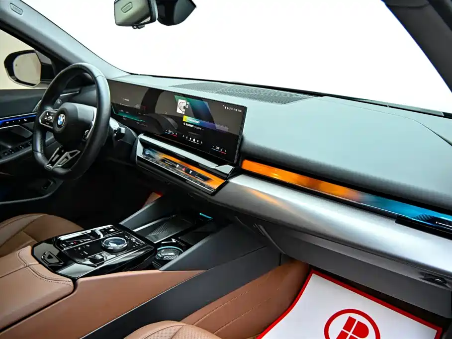 BMW 5 Series 2024 530Li Leading M Sport Package фото 16