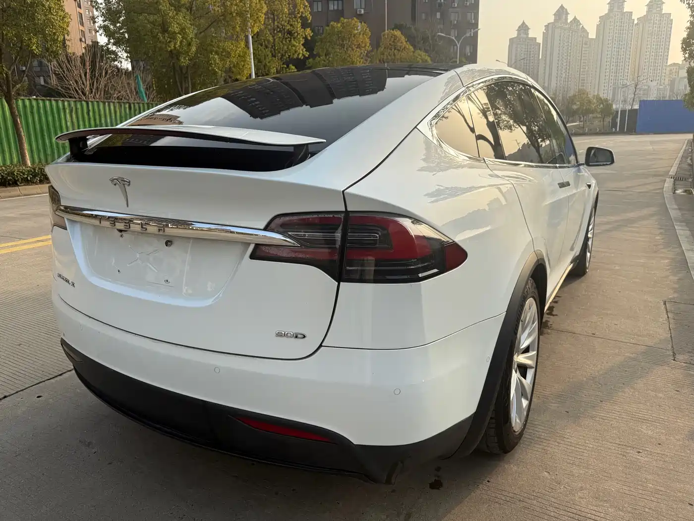 TESLA MODEL X